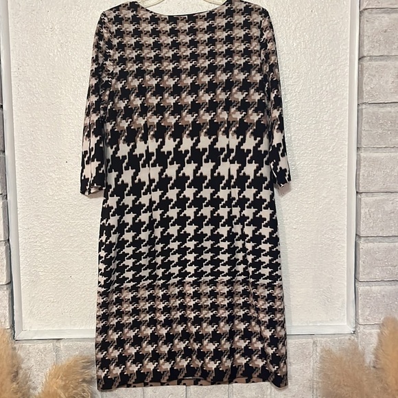 Studio One long dress with mid length sleeves - Picture 8 of 8